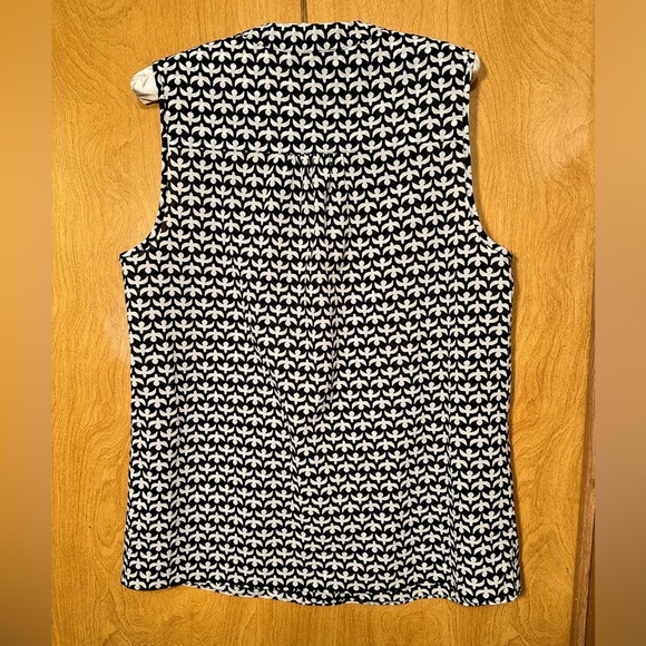 J. Crew Womens Printed Tuxedo Top Bird Navy Blue White Sleeveless size 6 - Picture 3 of 6